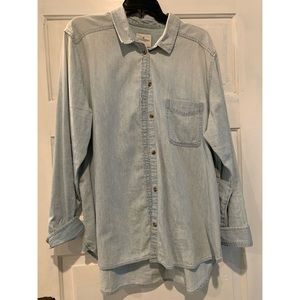 AE Denim Boyfriend Button Up Shirt!